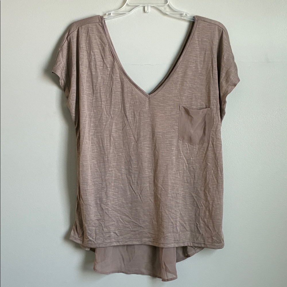 Mudd Women's Short Sleeve V-Neck Top - Sandshell